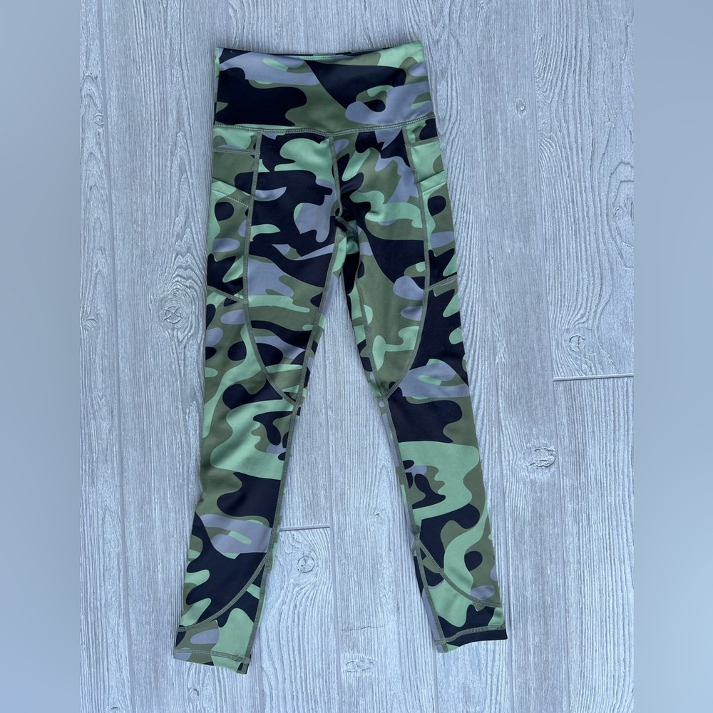 ZYIA Green Black Camo Leggings Size 0 High Rise Athletic Workout Pants